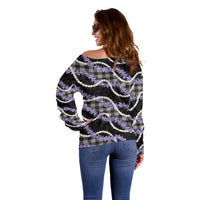 Black Hawaii Palaka Honohono Pikake Off Shoulder Sweater Hawaiian Orchid Lei Polynesian Pattern - Polynesian Pride
