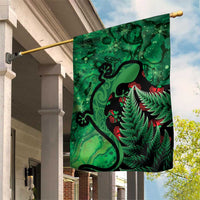 New Zealand Gecko Christmas Garden Flag Meri Kirihimete Paua Shell Mix Pohutukawa LT14 House Flag Green - Polynesian Pride