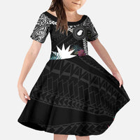 Black Nauru Family Matching Off Shoulder Maxi Dress and Hawaiian Shirt Naoero Map With Polynesian Tropical Flowers LT14 Daughter's Dress Black - Polynesian Pride