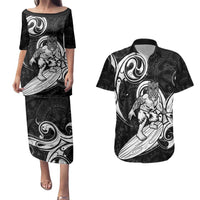 Personalised New Zealand Surfing Couples Matching Puletasi and Hawaiian Shirt Aotearoa Maori Tiki Haka LT14 Black - Polynesian Pride