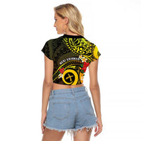 Vanuatu Christmas Raglan Cropped T Shirt Vanuatuan Pig Tusk - Meri Krismas!