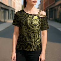 New Zealand Skull Darts Cross Shoulder Shirt Aotearoa Maori Chest Tattoo Stylized Gold LT14 - Polynesian Pride