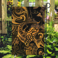 New Zealand Tuatara Garden Flag Aotearoa Maori Clematis Flowers - Gold LT14 Garden Flag Gold - Polynesian Pride