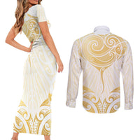 Gold White New Zealand Manta Ray Couples Matching Short Sleeve Bodycon Dress and Long Sleeve Button Shirt Aotearoa Maori Haehae LT14 - Polynesian Pride