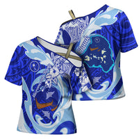 Chuuk Micronesian Roots Cross Shoulder Shirt Polynesian Tribal Pattern Hibiscus Flower And Stingray Art TS04 - Polynesian Pride