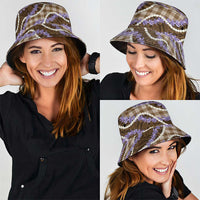 Brown Hawaii Palaka Honohono Pikake Bucket Hat Hawaiian Orchid Lei Polynesian Pattern - Polynesian Pride