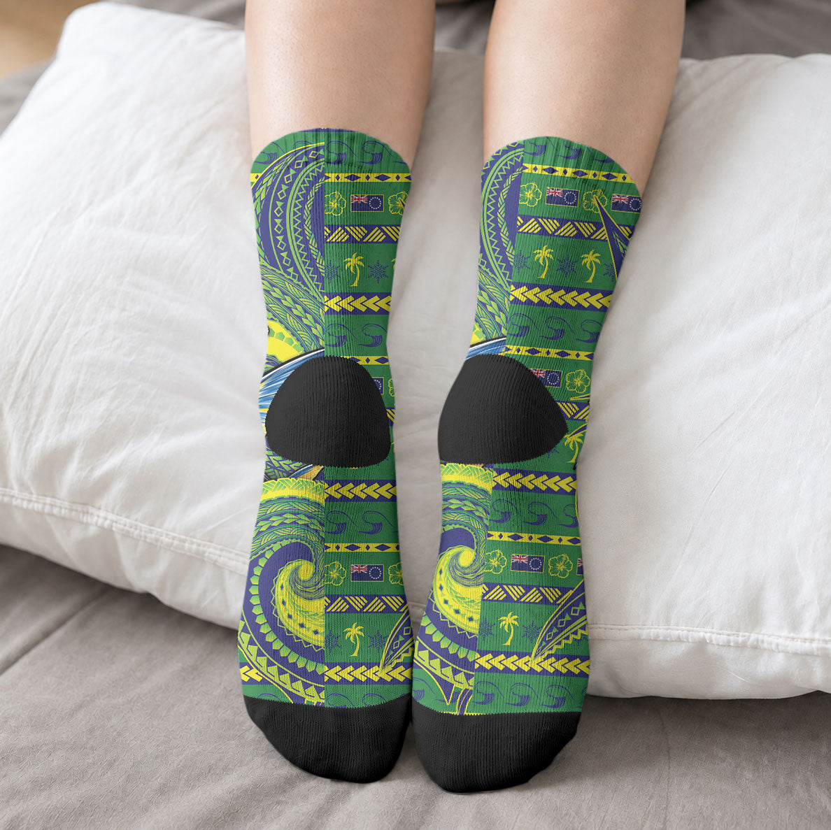 Cook Islands Christmas Crew Socks Santa Riding Flying Fish DT05 - Polynesian Pride