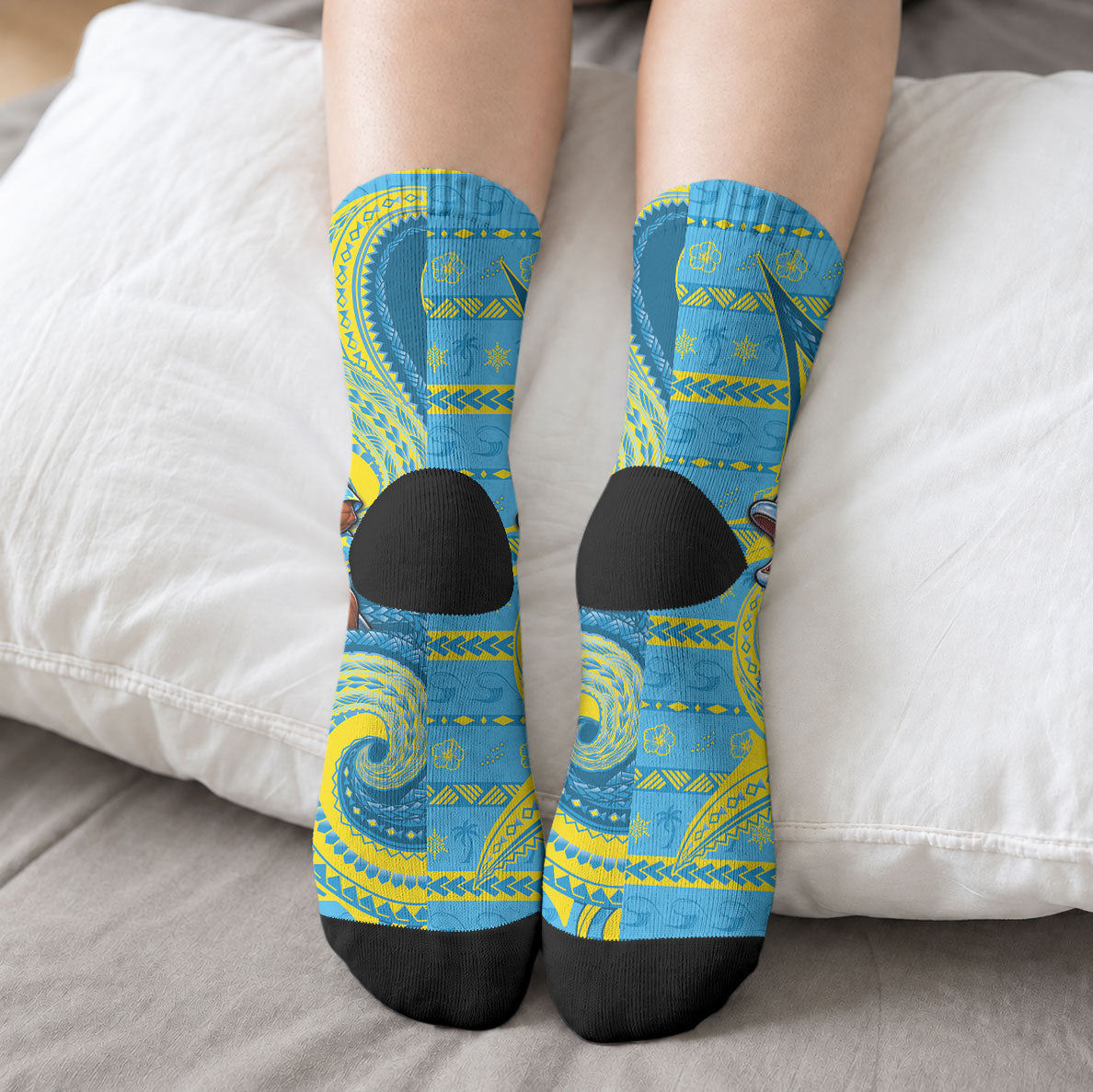 Tuvalu Christmas Crew Socks Santa Riding Ocean Dolphin DT05 - Polynesian Pride