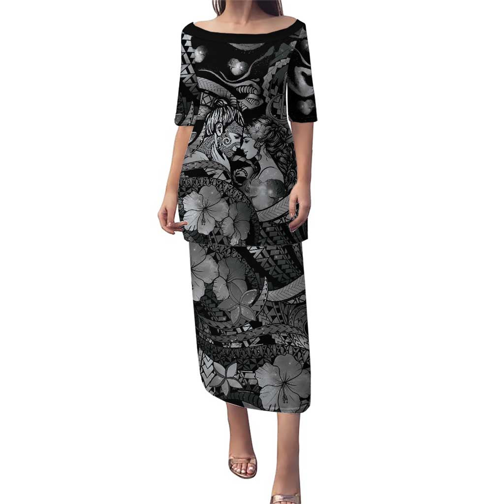 Personalised Maori Romantic Valentine Family Matching Puletasi and Hawaiian Shirt The Hongi Kiss Black Galaxy DT05 Mom's Dress Black - Polynesian Pride