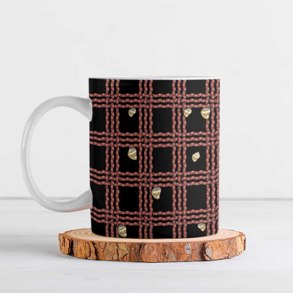 Hawaii Palaka Kahelelani Shell Lei Costume Ceramic Mug Plaid Patterns
