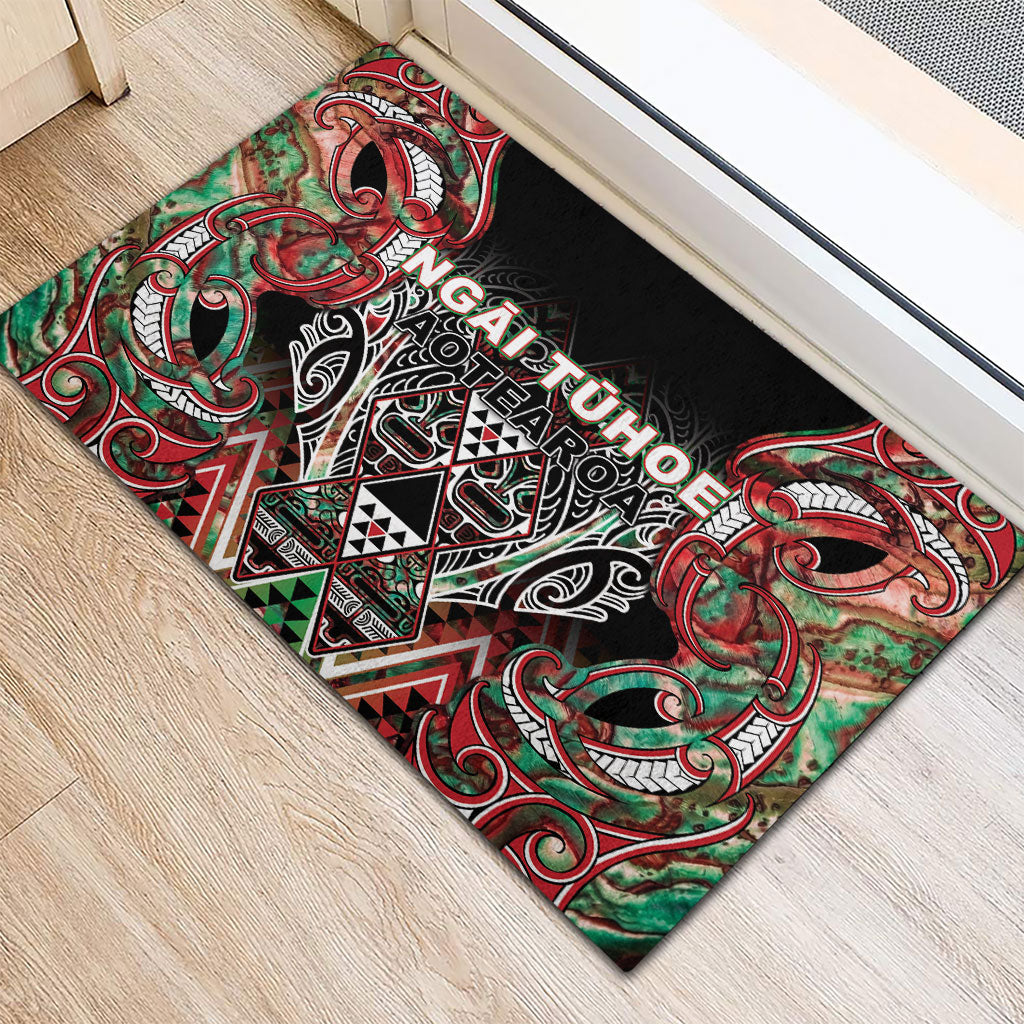 Aotearoa Ngai Tuhoe Rubber Doormat Maori Tribal Red And Green Paua Shell Pattern DT05 - Polynesian Pride