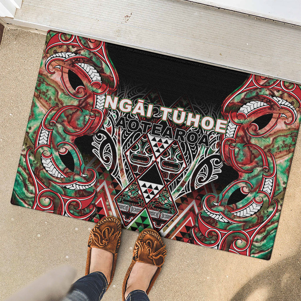 Aotearoa Ngai Tuhoe Rubber Doormat Maori Tribal Red And Green Paua Shell Pattern DT05 - Polynesian Pride