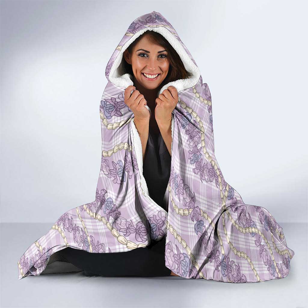 Pua Kalaunu Lei Hooded Blanket Palaka Pattern