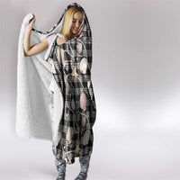 Hawaiian Ocean Seashells Hooded Blanket Black Palaka Pattern