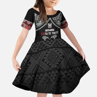 Aotearoa Toitu Te Tiriti Waitangi Family Matching Short Sleeve Bodycon Dress and Hawaiian Shirt Proud To Be Maori LT01 Daughter's Dress Black - Polynesian Pride