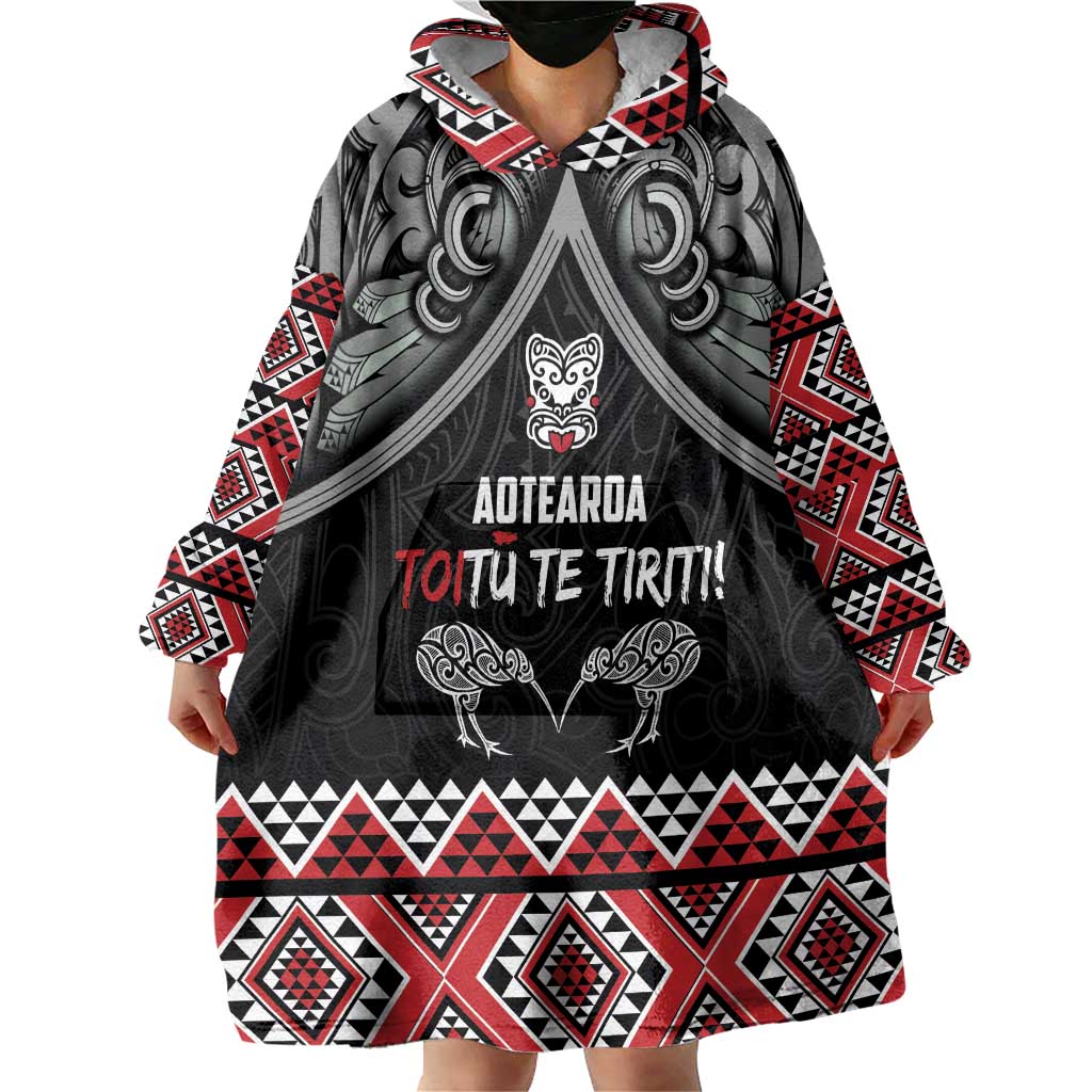 Aotearoa Toitu Te Tiriti Waitangi Wearable Blanket Hoodie Proud To Be Maori LT01 - Polynesian Pride