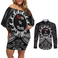 Personalised Toitu Te Tiriti Aotearoa Silver Fern Couples Matching Off Shoulder Short Dress and Long Sleeve Button Shirt New Zealand Maori Pattern LT01 Black - Polynesian Pride