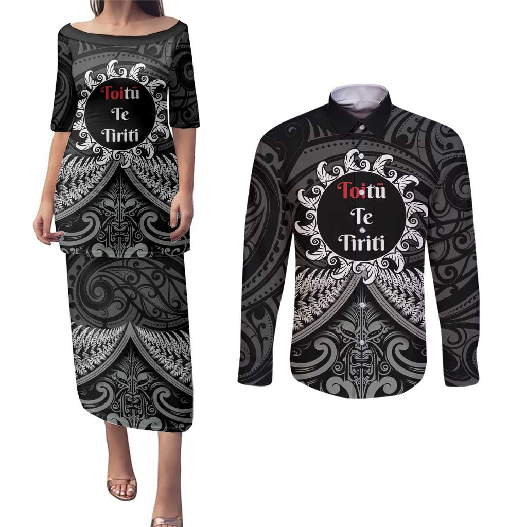 Personalised Toitu Te Tiriti Aotearoa Silver Fern Couples Matching Puletasi and Long Sleeve Button Shirt New Zealand Maori Pattern LT01 Black - Polynesian Pride