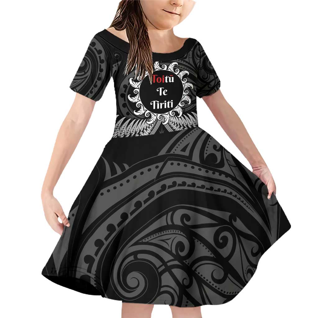 Personalised Toitu Te Tiriti Aotearoa Silver Fern Family Matching Off Shoulder Short Dress and Hawaiian Shirt New Zealand Maori Pattern LT01 Daughter's Dress Black - Polynesian Pride