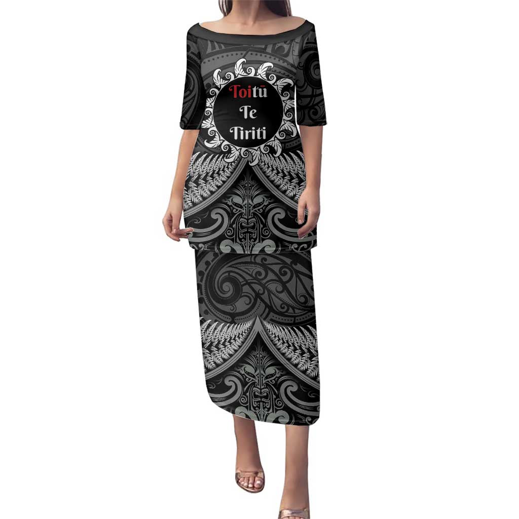 Personalised Toitu Te Tiriti Aotearoa Silver Fern Family Matching Puletasi and Hawaiian Shirt New Zealand Maori Pattern LT01 Mom's Dress Black - Polynesian Pride