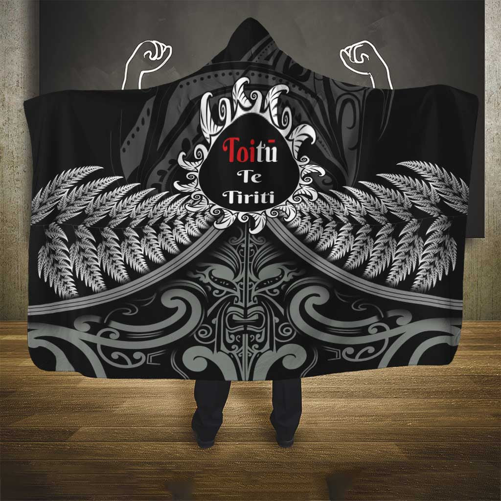 Toitu Te Tiriti Aotearoa Silver Fern Hooded Blanket New Zealand Maori Pattern LT01 - Polynesian Pride