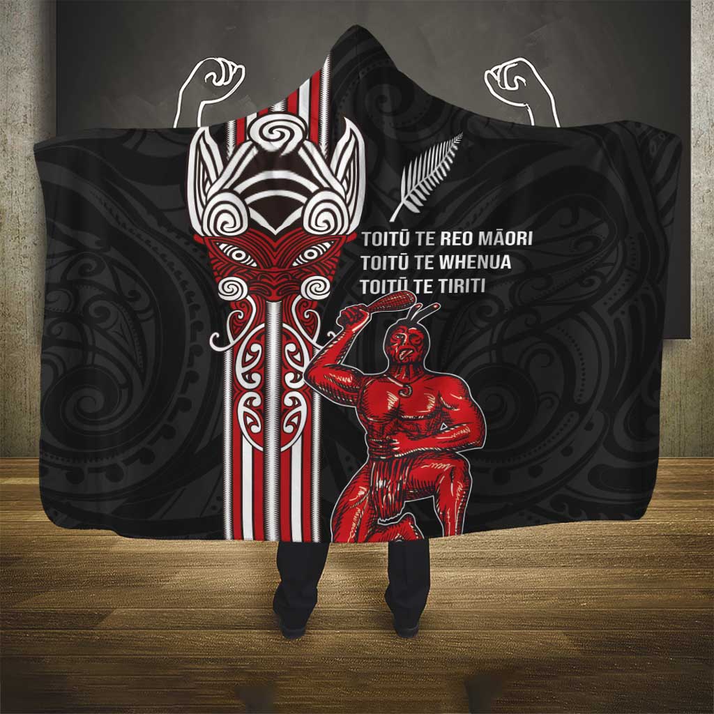 Toitu Te Reo Maori Toitu Te Whenua Toitu Te Tiriti Hooded Blanket Maori Warrior New Zealand LT01 - Polynesian Pride