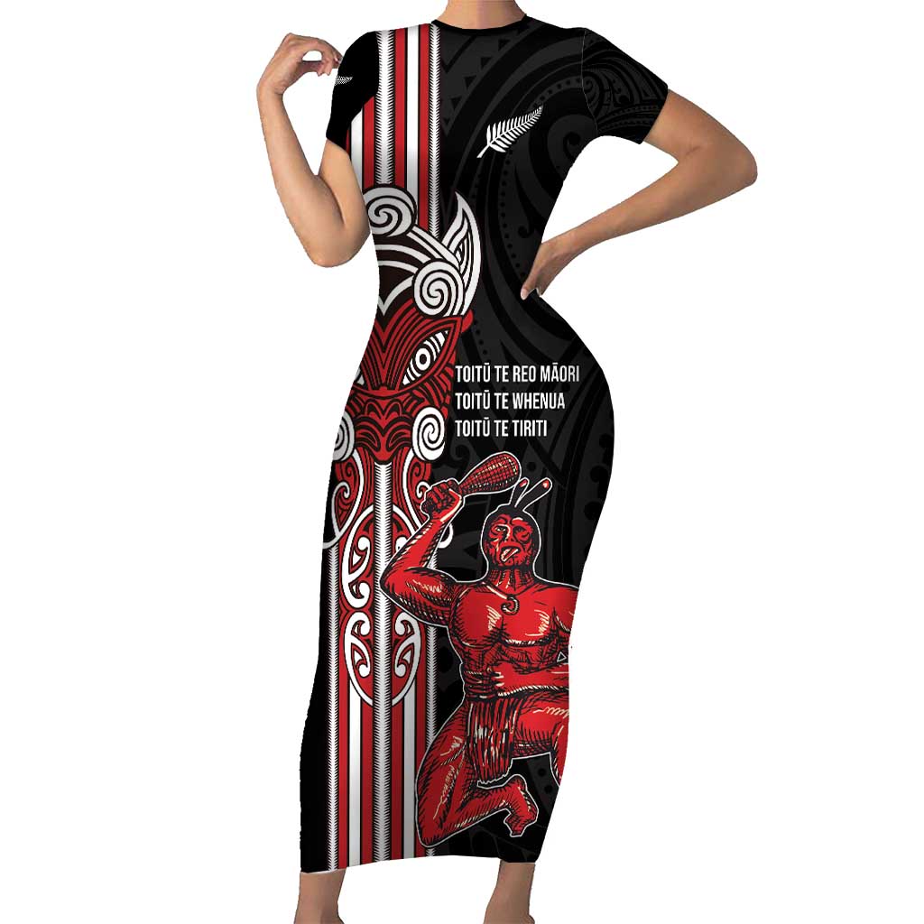 Toitu Te Reo Maori Toitu Te Whenua Toitu Te Tiriti Short Sleeve Bodycon Dress Maori Warrior New Zealand LT01 Long Dress Black - Polynesian Pride
