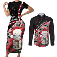 New Zealand Christmas Meri Kirihimete Couples Matching Short Sleeve Bodycon Dress and Long Sleeve Button Shirt Santa Hei Tiki Pohutukawa LT01 Black - Polynesian Pride