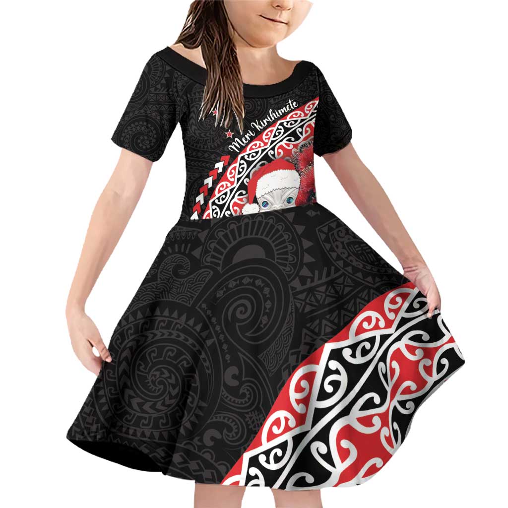 New Zealand Christmas Meri Kirihimete Family Matching Off Shoulder Short Dress and Hawaiian Shirt Santa Hei Tiki Pohutukawa LT01 Daughter's Dress Black - Polynesian Pride