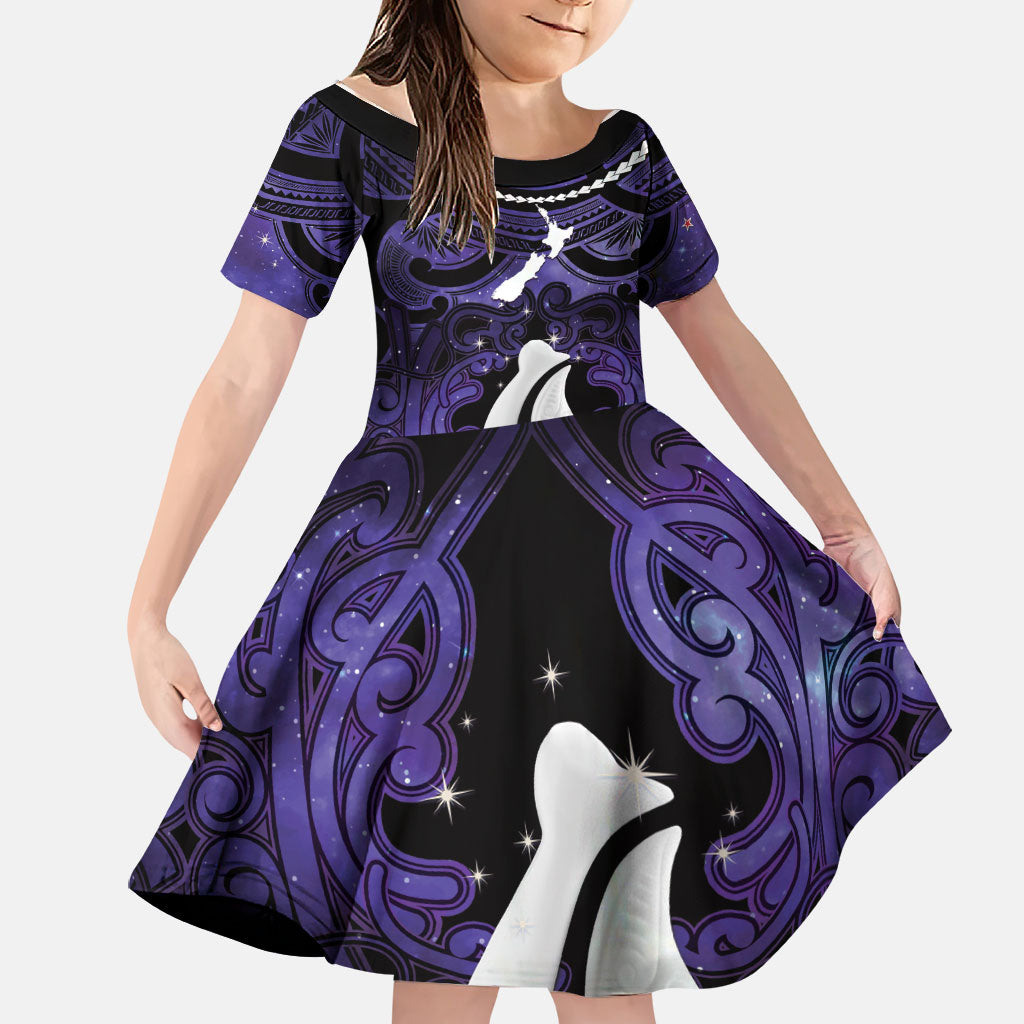 Personalised Maori Matariki Hei Matau Waiporoporo Family Matching Short Sleeve Bodycon Dress and Hawaiian Shirt Maori Kowhaiwhai Pattern Galaxy LT01 Daughter's Dress Purple - Polynesian Pride