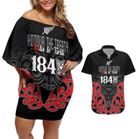 Toitu Te Tiriti 1840 Aotearoa Couples Matching Off Shoulder Short Dress and Hawaiian Shirt Stand Together Stand Stronger LT01 Black - Polynesian Pride