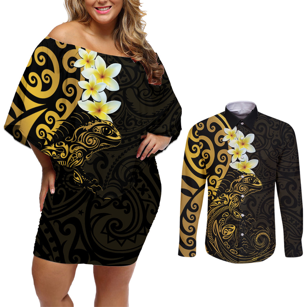 New Zealand Tuatara Plumeria Couples Matching Off Shoulder Short Dress and Long Sleeve Button Shirt Maori Gold Koru Tribal Tattoo LT01 Gold - Polynesian Pride
