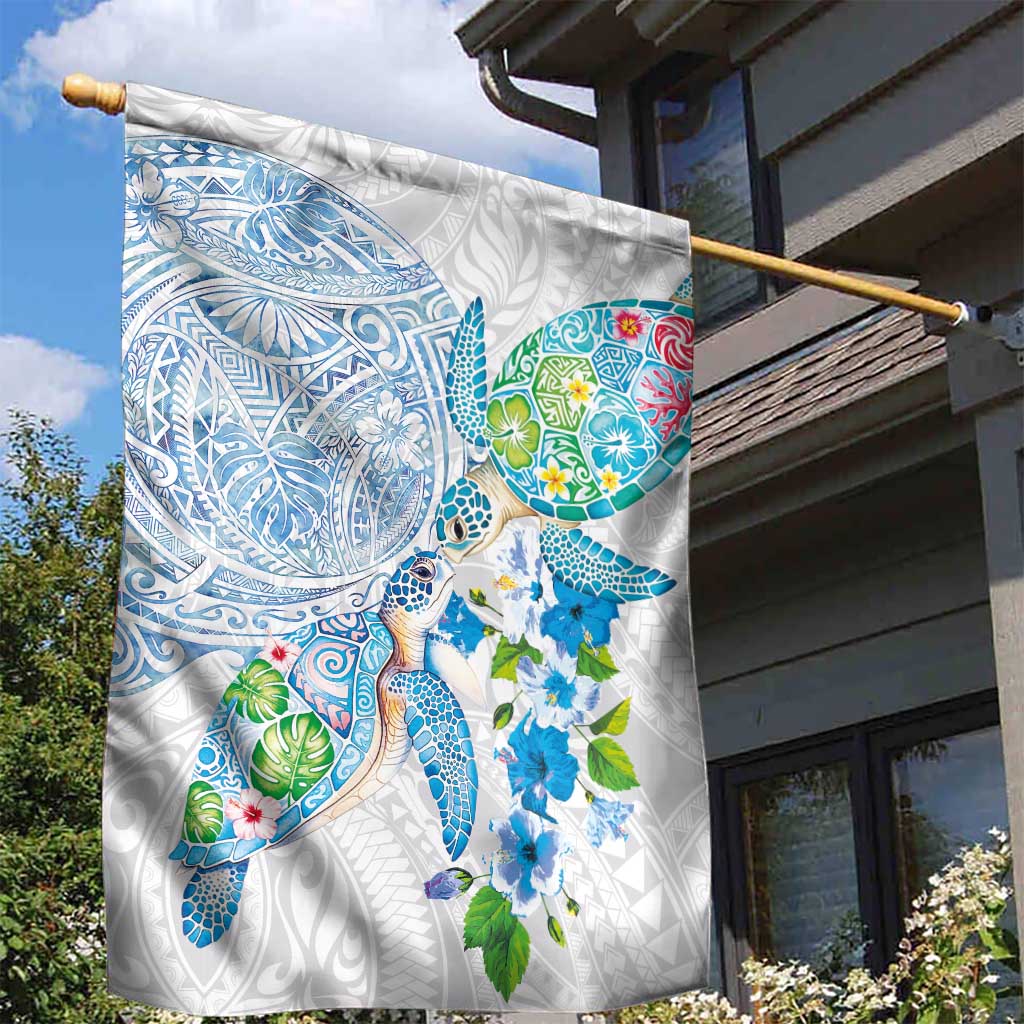 Hawaiian Couple Turtles Honi Garden Flag Polynesian Art Motifs and Hibiscus White Blue Color LT03 - Polynesian Pride