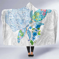 Hawaiian Couple Turtles Honi Hooded Blanket Polynesian Art Motifs and Hibiscus White Blue Color LT03 One Size White - Polynesian Pride