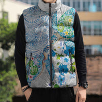 Hawaiian Couple Turtles Honi Sleeveless Puffer Jacket Polynesian Art Motifs and Hibiscus White Blue Color LT03 - Polynesian Pride
