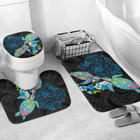 Hawaiian Couple Turtles Honi Bathroom Set Polynesian Art Motifs and Hibiscus Black Blue Color LT03 Mat Set Only (3 pcs) One Size Black - Polynesian Pride