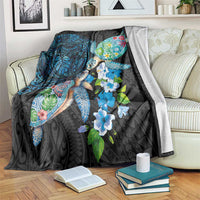 Hawaiian Couple Turtles Honi Blanket Polynesian Art Motifs and Hibiscus Black Blue Color LT03 Black - Polynesian Pride