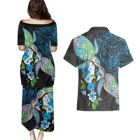 Hawaiian Couple Turtles Honi Couples Matching Puletasi and Hawaiian Shirt Polynesian Art Motifs and Hibiscus Black Blue Color LT03 - Polynesian Pride