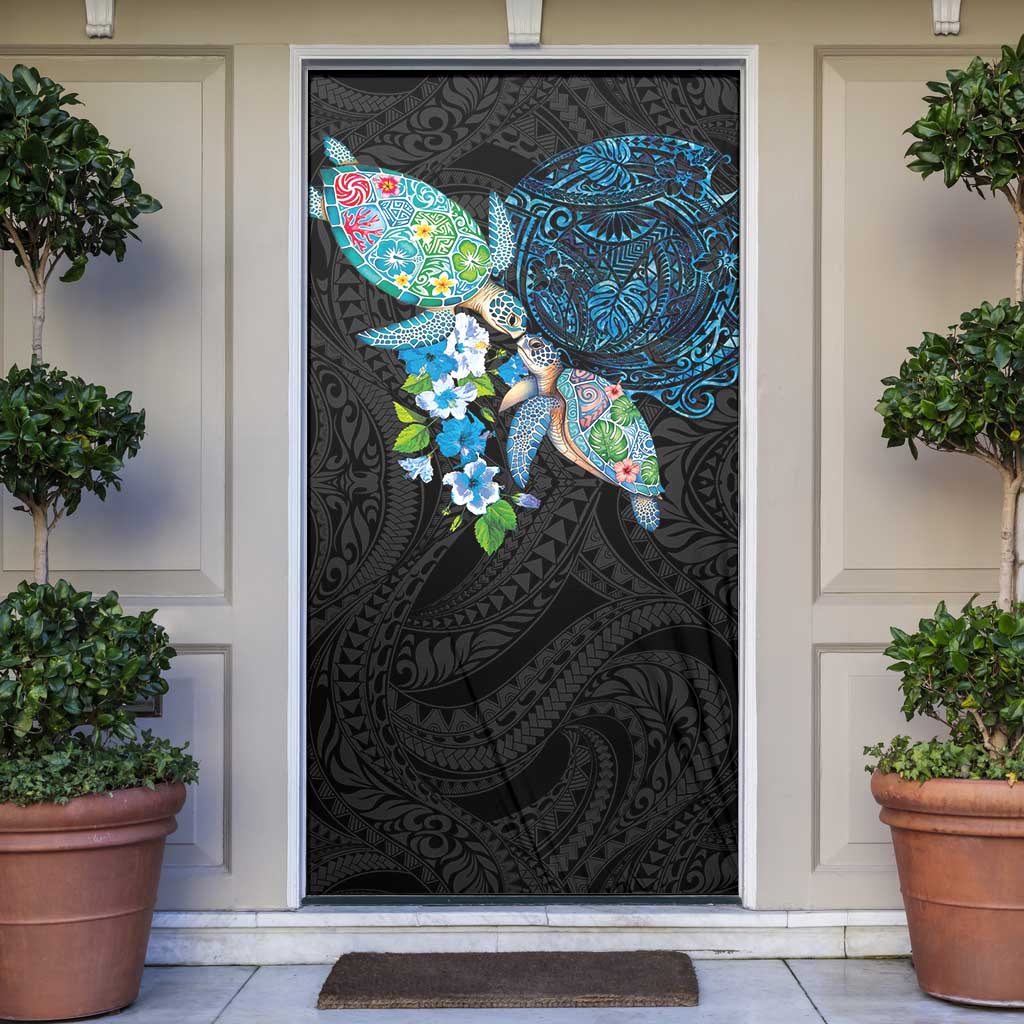 Hawaiian Couple Turtles Honi Door Cover Polynesian Art Motifs and Hibiscus Black Blue Color - Polynesian Pride