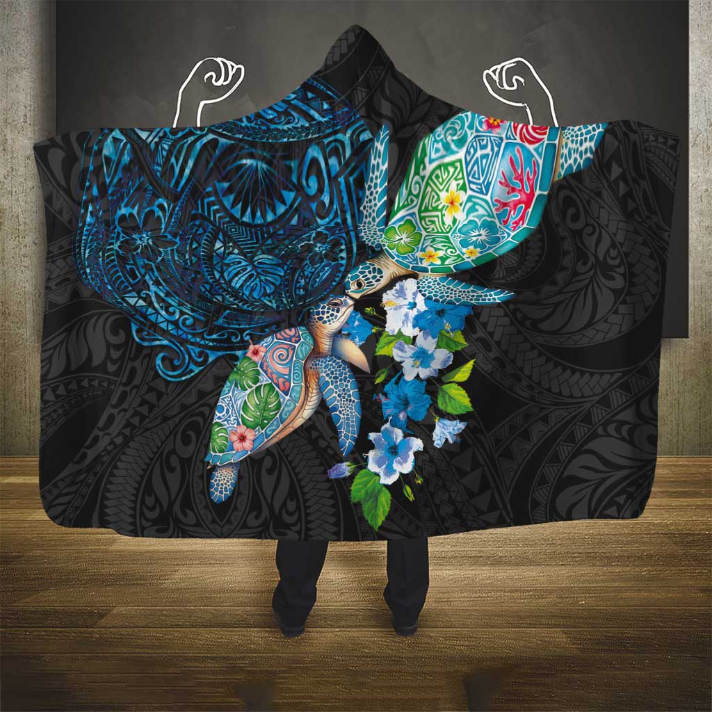 Hawaiian Couple Turtles Honi Hooded Blanket Polynesian Art Motifs and Hibiscus Black Blue Color LT03 - Polynesian Pride