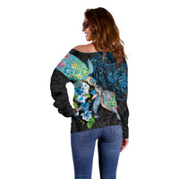 Hawaiian Couple Turtles Honi Off Shoulder Sweater Polynesian Art Motifs and Hibiscus Black Blue Color LT03 - Polynesian Pride