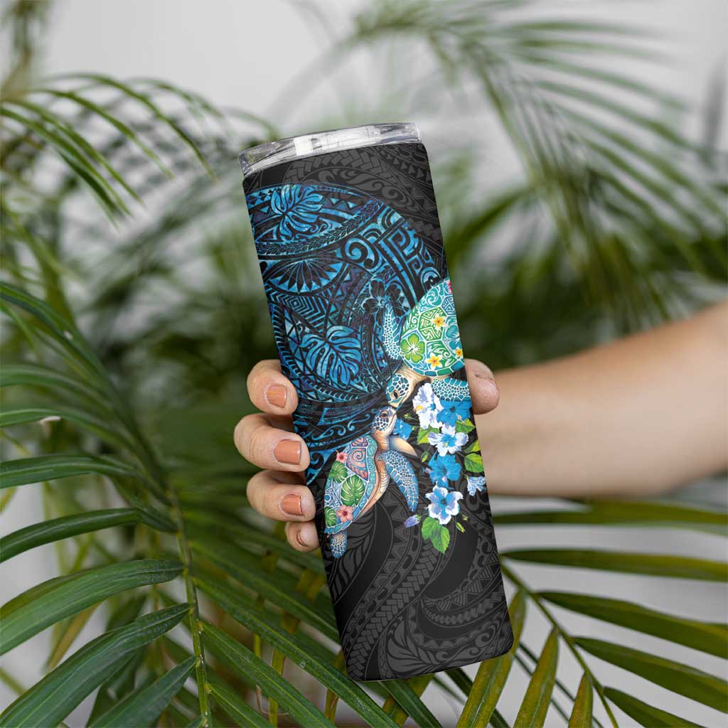 Hawaiian Couple Turtles Honi Skinny Tumbler Polynesian Art Motifs and Hibiscus Black Blue Color LT03 - Polynesian Pride