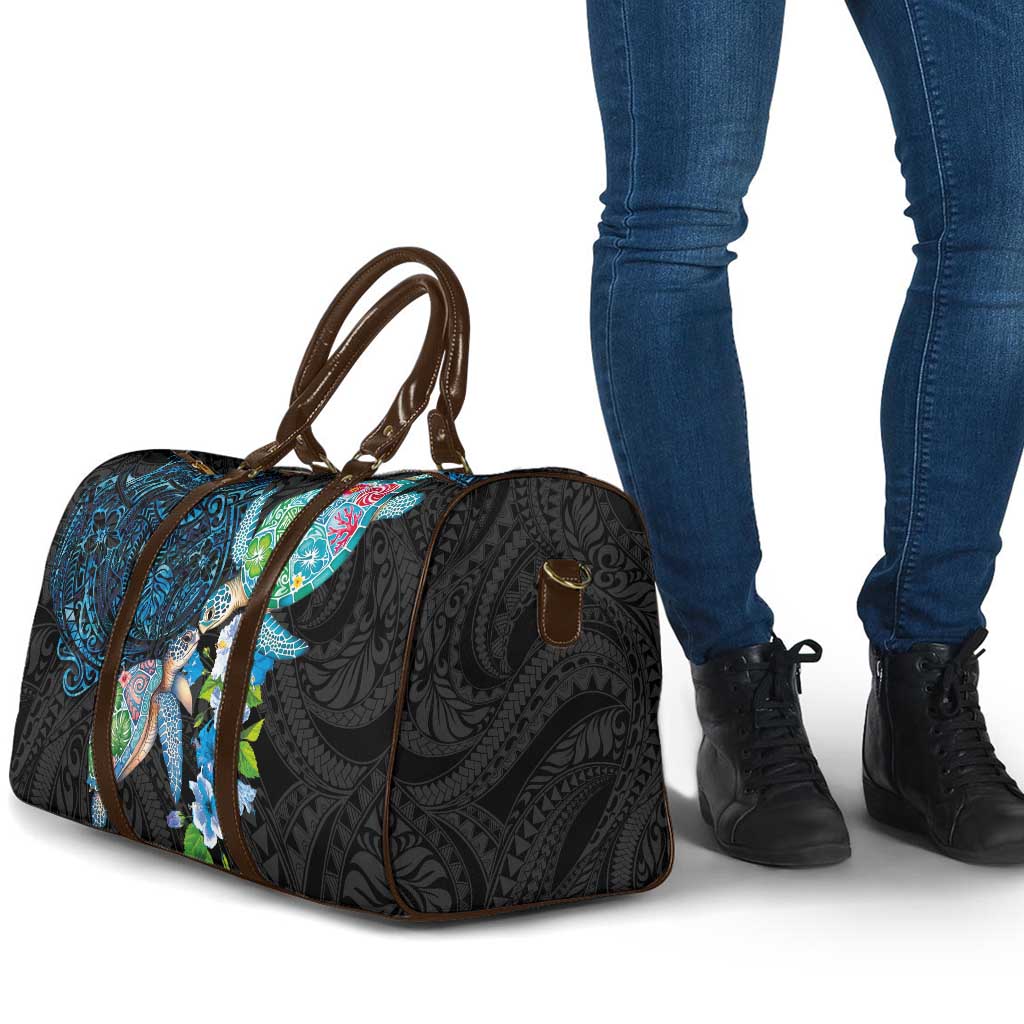 Hawaiian Couple Turtles Honi Travel Bag Polynesian Art Motifs and Hibiscus Black Blue Color LT03 - Polynesian Pride