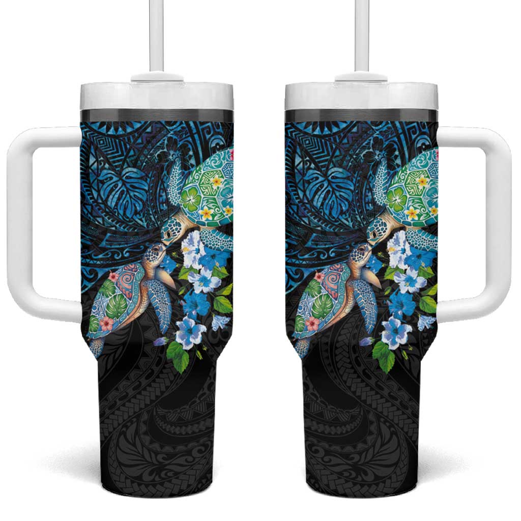 Hawaiian Couple Turtles Honi Tumbler With Handle Polynesian Art Motifs and Hibiscus Black Blue Color LT03 One Size: 40 oz Black - Polynesian Pride