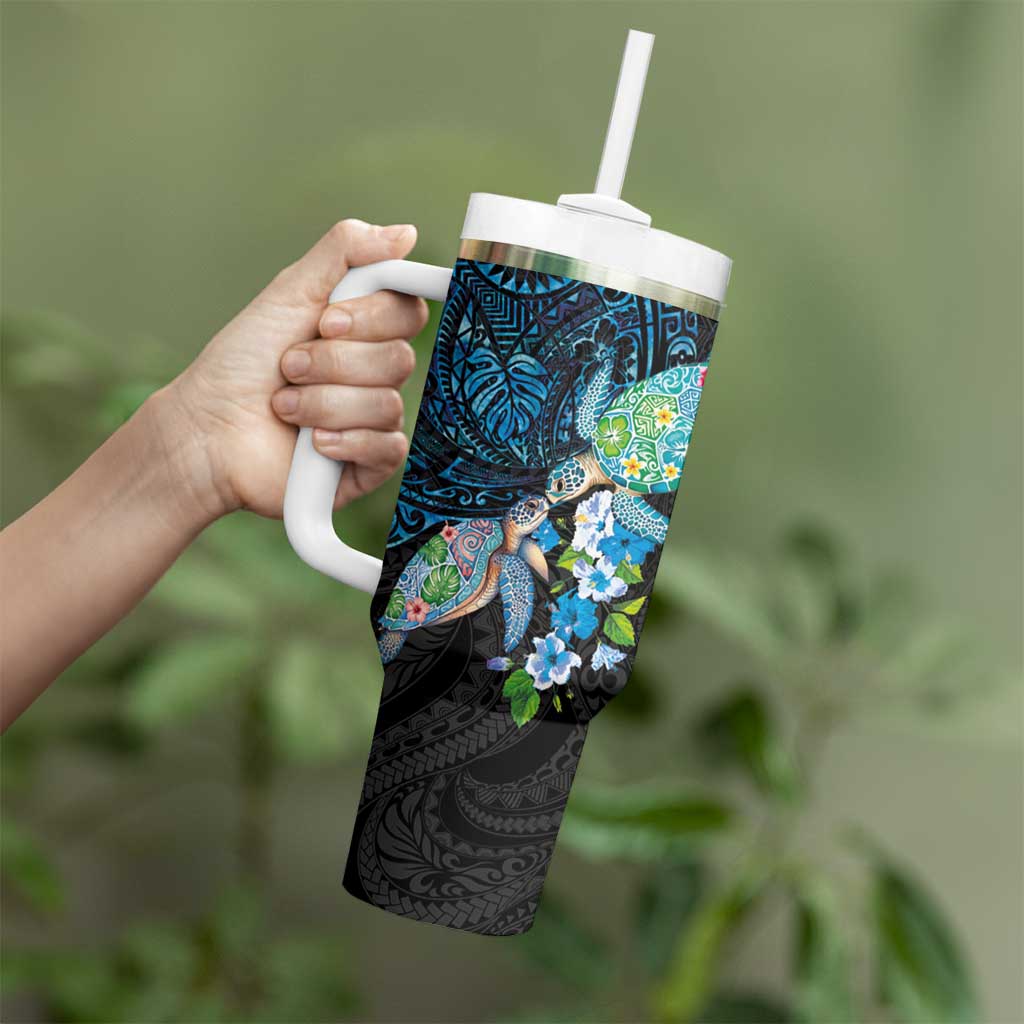 Hawaiian Couple Turtles Honi Tumbler With Handle Polynesian Art Motifs and Hibiscus Black Blue Color LT03 - Polynesian Pride