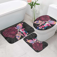 Hawaiian Couple Turtles Honi Bathroom Set Polynesian Art Motifs and Hibiscus Black Red Color LT03 - Polynesian Pride