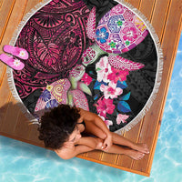 Hawaiian Couple Turtles Honi Beach Blanket Polynesian Art Motifs and Hibiscus Black Red Color LT03 - Polynesian Pride