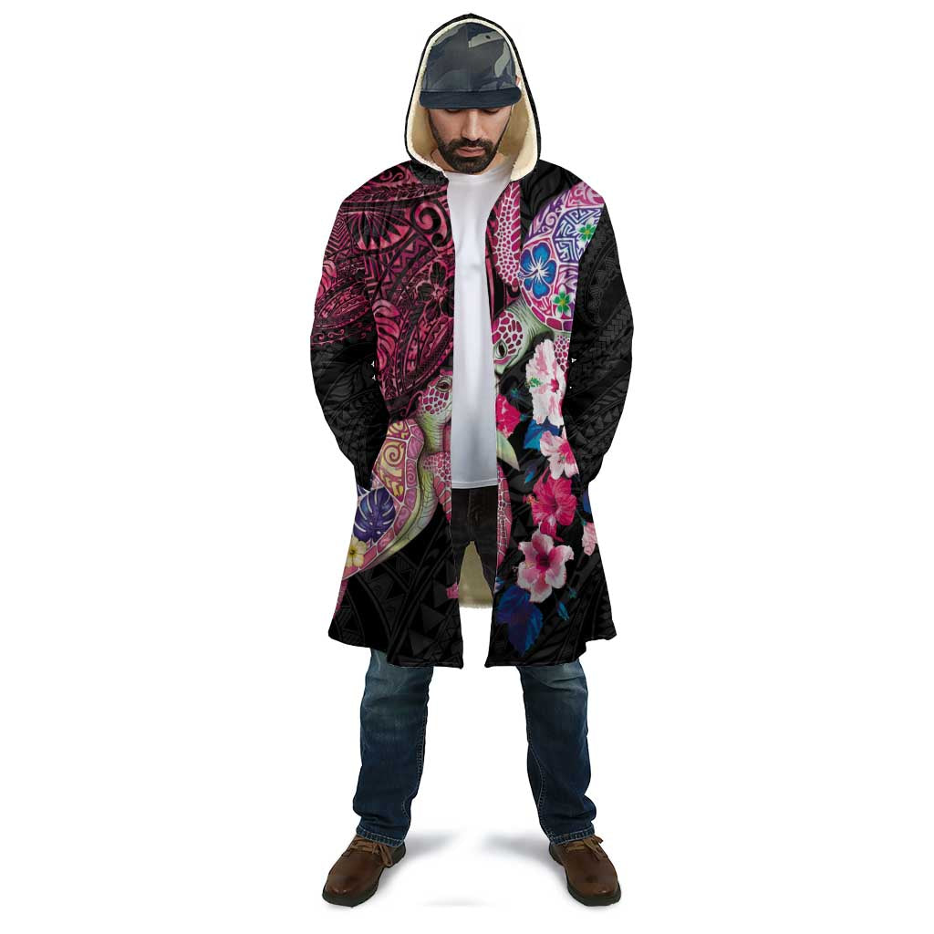 Hawaiian Couple Turtles Honi Cloak Polynesian Art Motifs and Hibiscus Black Red Color - Polynesian Pride