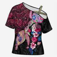 Hawaiian Couple Turtles Honi Cross Shoulder Shirt Polynesian Art Motifs and Hibiscus Black Red Color LT03 Female Black - Polynesian Pride