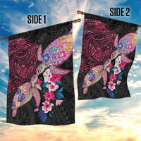 Hawaiian Couple Turtles Honi Garden Flag Polynesian Art Motifs and Hibiscus Black Red Color LT03 - Polynesian Pride